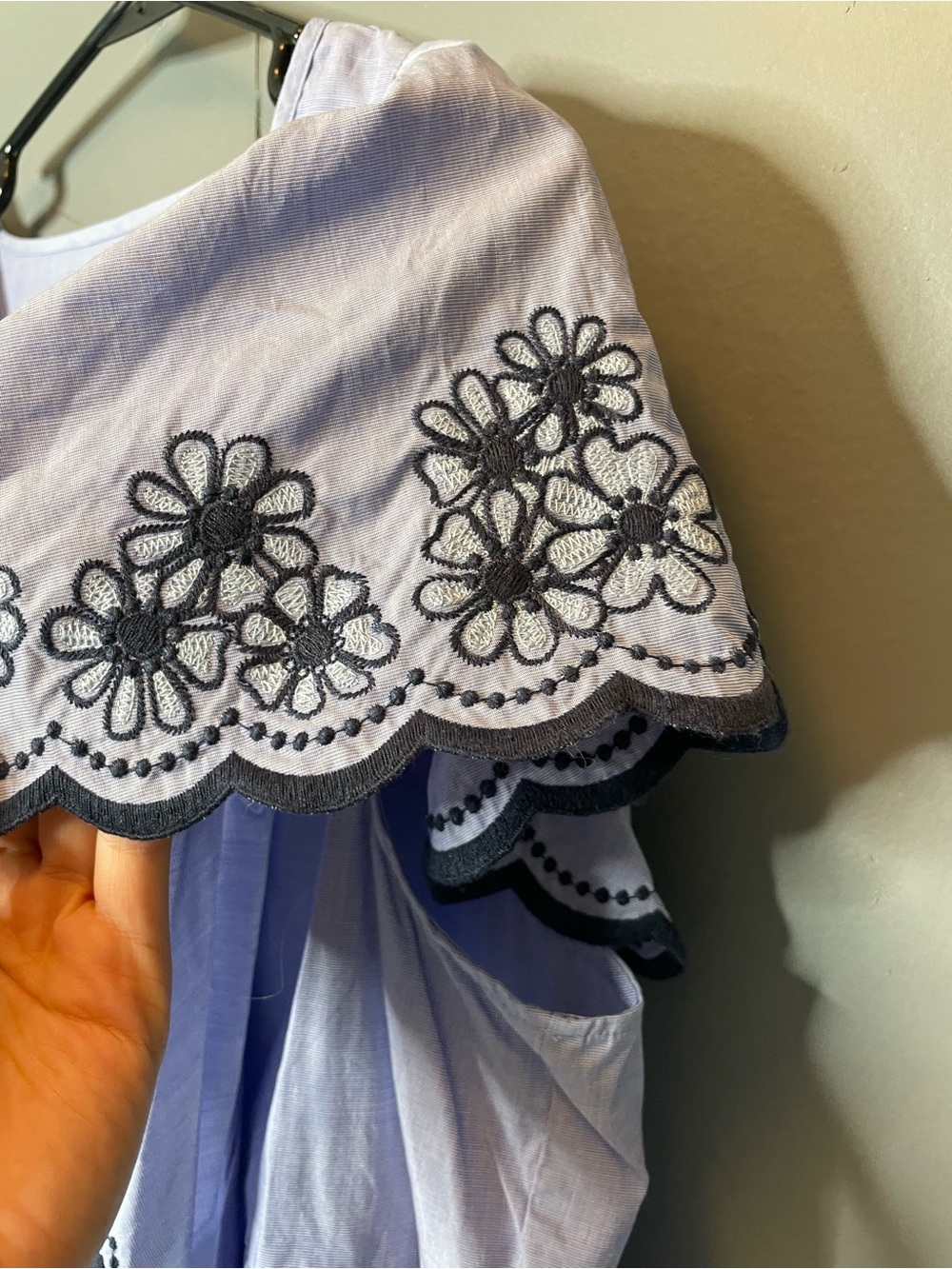 Kate Spade Daisy Embroidered Top Ruffle Blouse size large - Picture 8 of 12